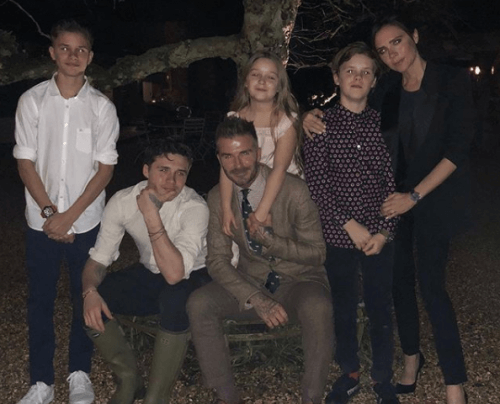 David og Victoria Beckham sammen med deres børn 