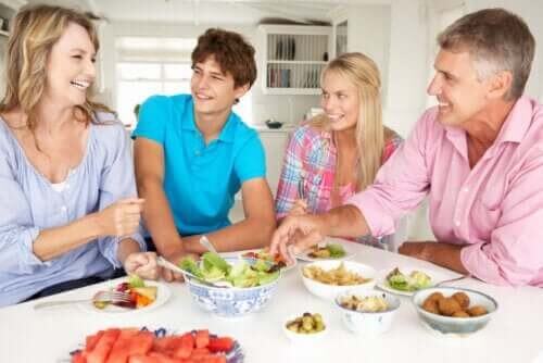 Familie bruger tid sammen