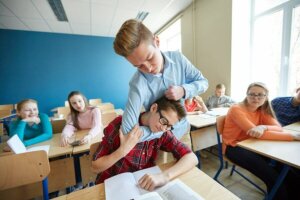Hvad du kan gøre, hvis dit barn slår i skolen
