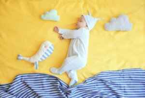 Hjælp dit barn med overgangen fra vugge til seng