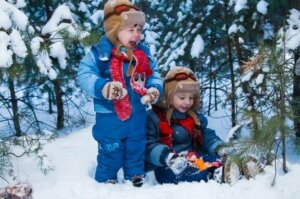 10 lege i sne for familien
