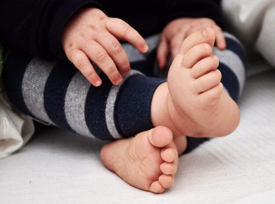 Indadvendte fødder: Babyfødder.