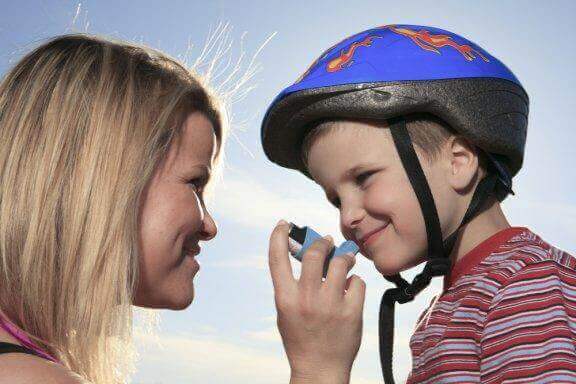 Kan et barn med astma deltage i sport?