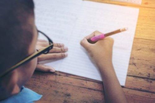 5 øvelser til forbedring af børns håndskrift.