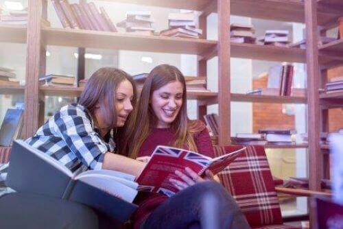 Lær engelsk med 8 store applikationer.