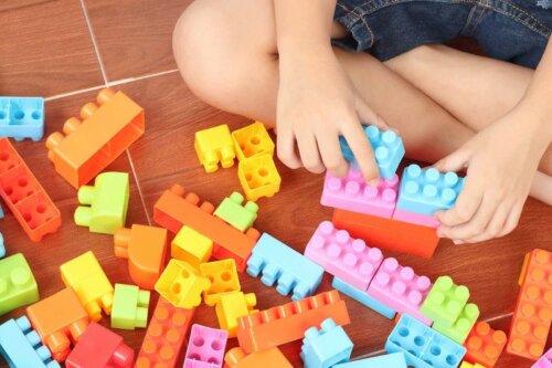 barn der leger med LEGO