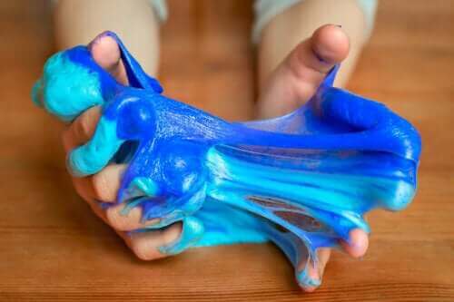 7 sensoriske aktiviteter og håndværk for rastløse børn