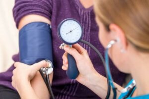 Hvad er årsagerne til postpartum præeklampsi?