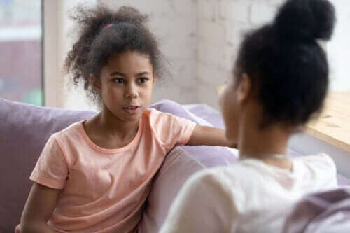 Stop med at forhøre din teenager – hav en dialog