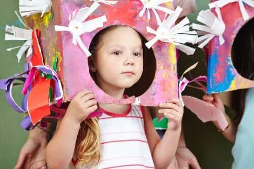 Barn i kreativt kostume