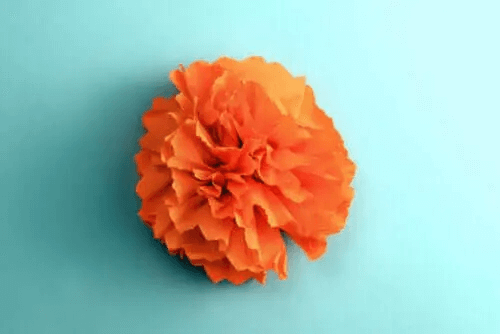Blomst lavet af silkepapir