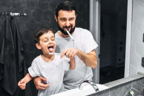 Du kan hjælpe børn med at børste tænder uden at miste besindelsen