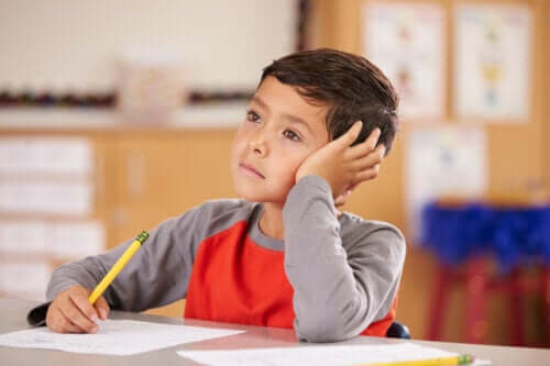 Distraherede børn: Hvilken opmærksomhed skal du forstærke?