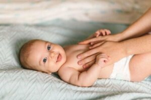 Psykologiske fordele ved babymassage