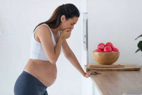 Hvad skal man spise for at bekæmpe kvalme og opkast under graviditet?