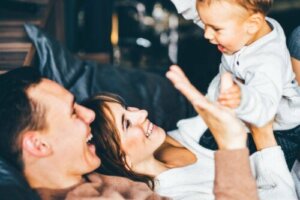 Fra et par til en familie: Følgerne af en babys ankomst