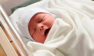 De mærkelige vejrtrækningslyde hos babyer