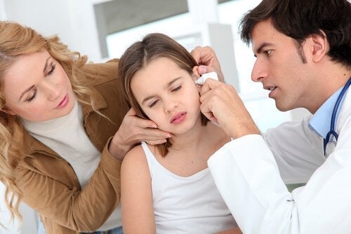 Kløende ører hos børn: Årsager og behandling