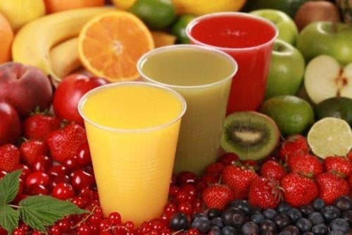5 risici ved at give for meget frugtjuice til børn