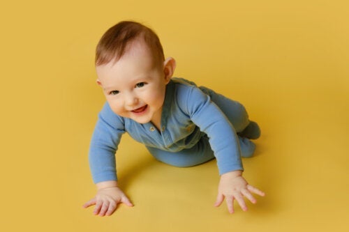 Hvad er det rigtige tøj til en kravlende baby?