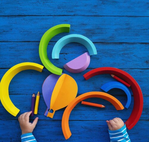 Legetøj til at lære børn farverne