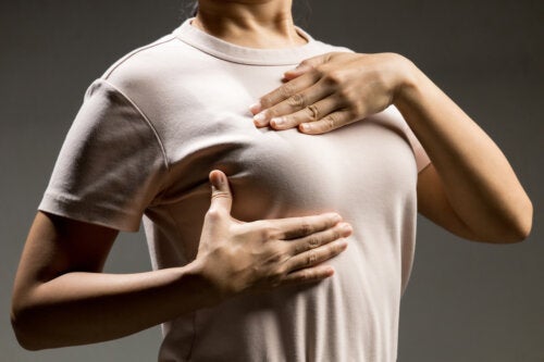 Knuder i brysterne under amning: Mulige årsager og løsninger