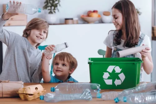 Affaldssortering er et eksempel på lege om genbrug