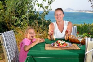 Sund menu til at tage med på stranden eller ved poolen med børnene