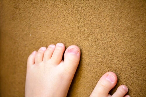 Paronychion hos babyer og børn: Hvordan man behandler det