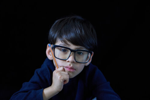 Virkningerne af asynkronitet hos børn, der er begavede