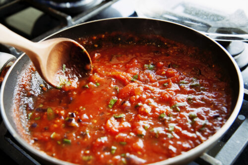 Sådan laver du hjemmelavet tomatsauce