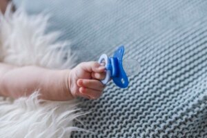 Grunde til, at en baby ikke vil have sut