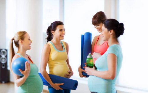 Kvinder mødes til gravid træning