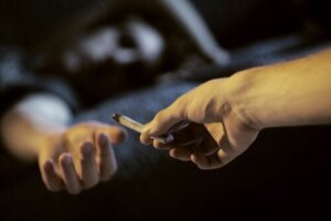 Sådan hjælper du et barn, der ryger marihuana