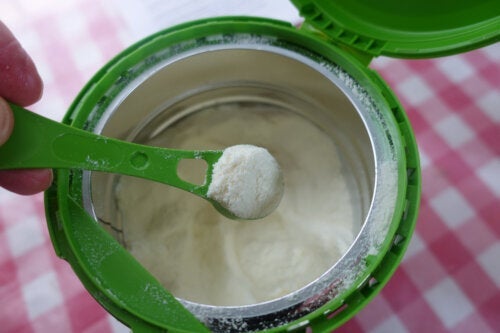 Indeholder modermælkserstatning alle de næringsstoffer, babyer har brug for?