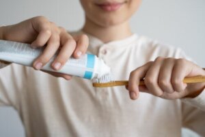 Er det tilrådeligt at give fluor til børn?