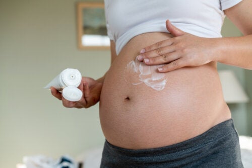 10 forbudte hudplejeingredienser under graviditet