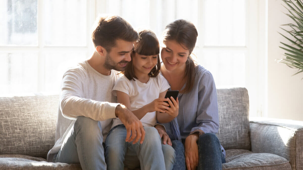 Digital uddannelse i familien: Hvordan man færdes sikkert på nettet