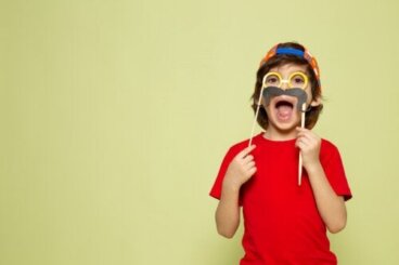 Forholdet mellem humor og intelligens hos børn